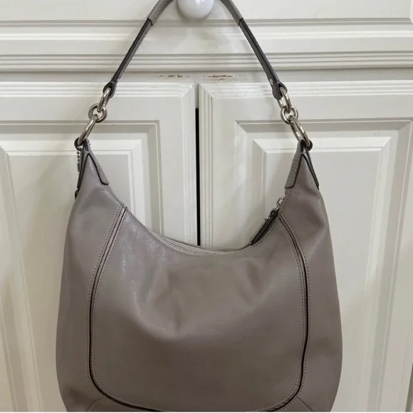 LIKE NEW COACH LEATHER SHOULDER BAG - Picture 2 of 7